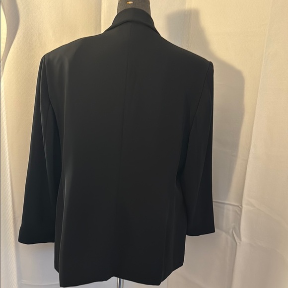 Vintage TanJay Women’s Black Blazer, lined and tailored fit. Size 16 - Picture 3 of 11